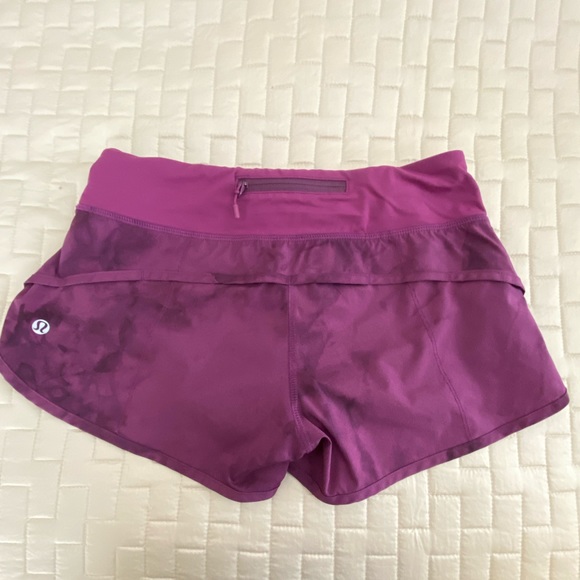 Lululemon Speed up short in Fushia Tie dye - Picture 2 of 3